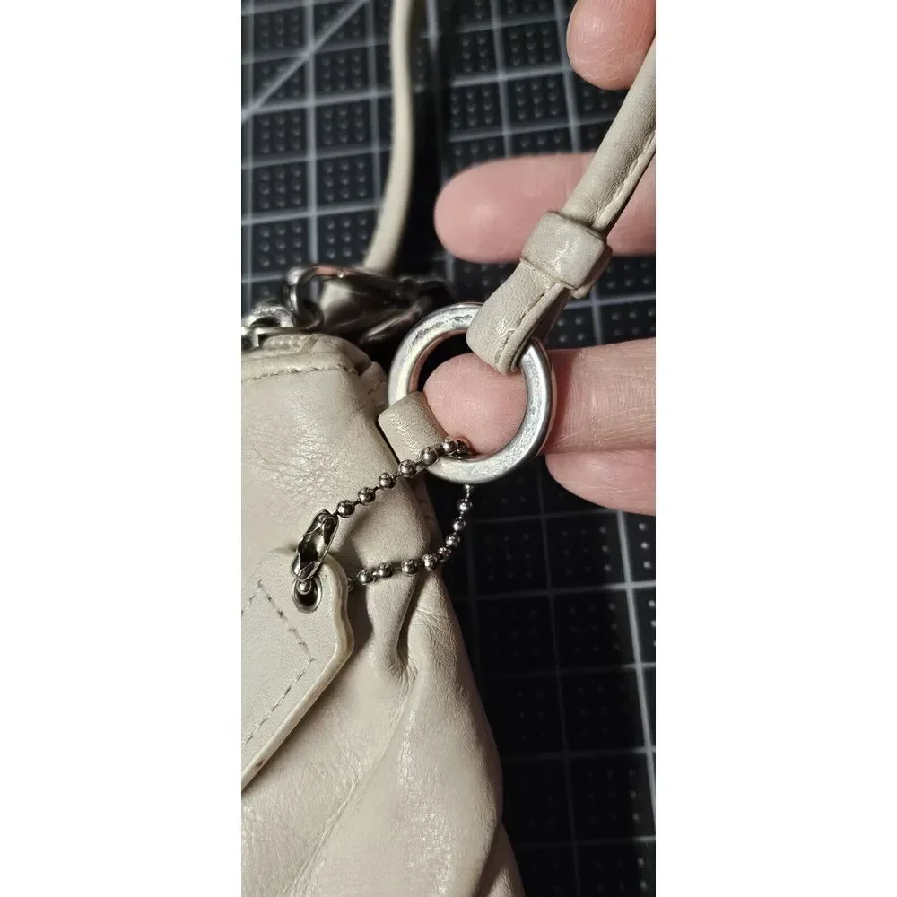 COACH Off white/Ivory  leather‎ upper Clutch handbag pleated 9